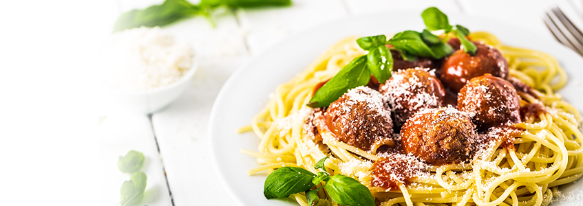 Spaghetti z pulpecikami i sosem pomidorowym